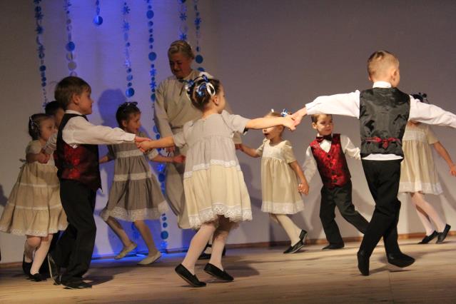 Bērnu deju ansamblis,,'Podziņas''